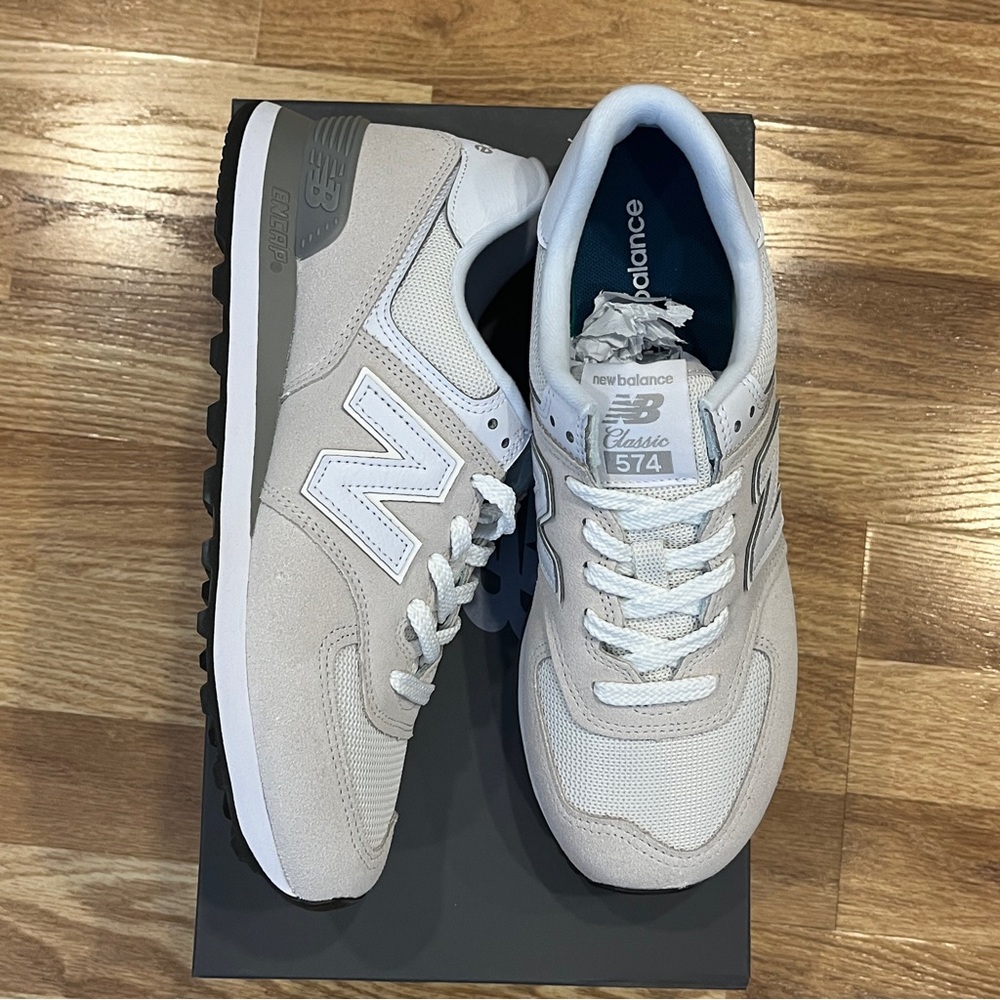 New Balance 574 Light Gray and White Athletic Shoes Size 10